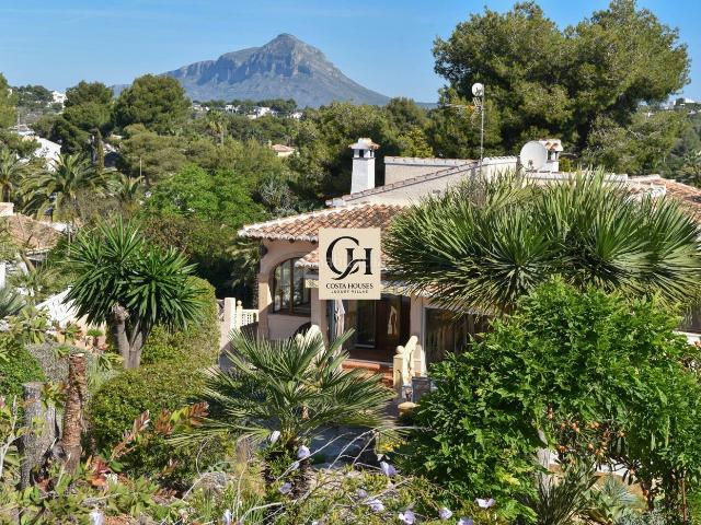 Chalet en venta en Xàbia, La Granadella Costa Nova. VILLA VERDEA PRIVACIDAD, LUZ Y VIDA MEDITERRANEA CERCA DE LA GRANADELLA. Chalets.
