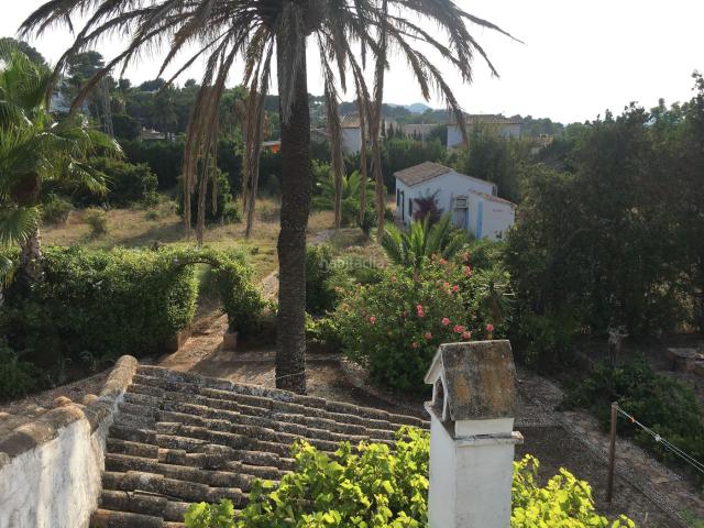 Chalet en venta en Xàbia, Montañar El Arenal. Terreno con casa rústica y amplia parcela cerca de la playa en Cala Blanca, Jávea. Chalets.