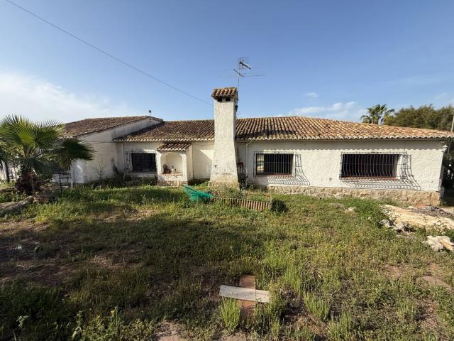 Chalet en venta en Xàbia, Partida Comunes Adsubia. CHALET DE 400M2 CON PISCINA. Chalets.