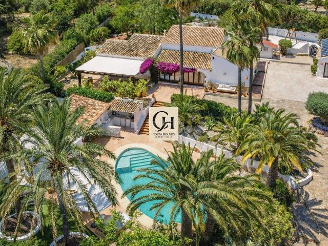 Chalet en venta en Xàbia, Partida Comunes Adsubia. VILLA SERENA JARDÍN MEDITERRÁNEO, PRIVACIDAD Y ESTILO DE VIDA EN LA LLUCA, JÁVEA. Chalets.