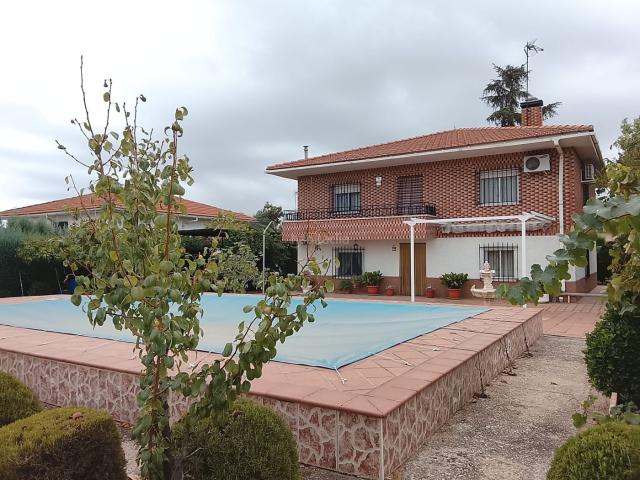 Chalet en venta en Yuncos. MAGNIFICO CHALET INDEPENDIENTE EN YUNCOS. Chalets.