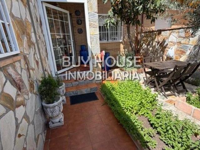 Chalet en venta en Yuncos. CHALET ADOSADO EN YUNCOS EXCELENTE ZONA RESIDENCIAL. Chalets.