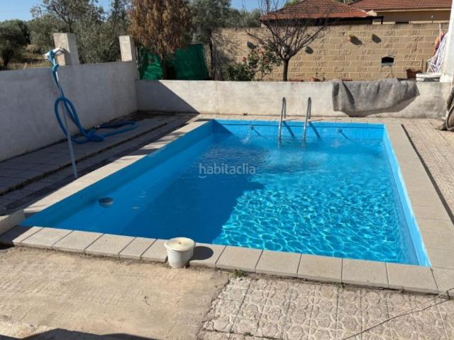 Chalet en venta en Yuncos. chalet independiente en una sola planta. Chalets.