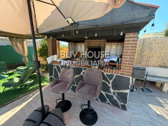 Chalet en venta en Yuncos. PRECIOSO CHALET INDEPENDIENTE EN YUNCOS TOLEDO. MODERNO, FUNCIONAL Y COMPLETAMENTE REFORMADO EN 2025. Chalets.