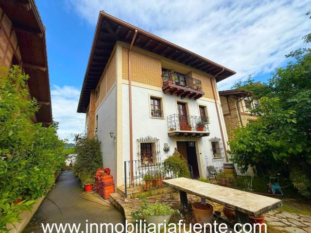Chalet en venta en Zalla. CASA CON TERRENO EN ZALLA. Chalets.