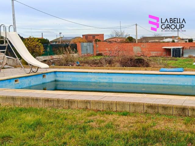 Chalet en venta en Zamora, Área Rural. CASA CON TERRENO Y PISCINA LA CHOPERA ZAMORA. Chalets.