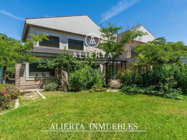 Chalet en venta en Zaragoza, Casablanca. Ducado de Neopatria. Chalets.