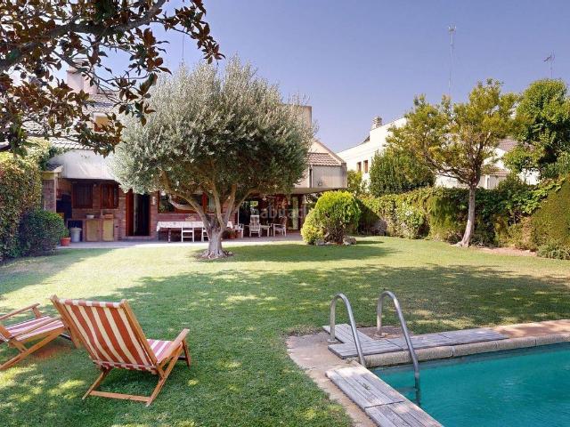 Chalet en venta en Zaragoza, La Almozara. VIvienda unifamiliar Adosada con piscina en Torres de San Lamberto. Chalets.