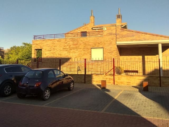 Chalet en venta en Zaragoza, Montecanal. Chalet en venta en la Urb. Parque del Sur con piscina particular. Chalets.