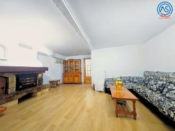 Chalet en venta en Zaragoza, Salvador Allende. Vivir en la ciudad y disfrutar de un chalet con jardín?. Chalets.