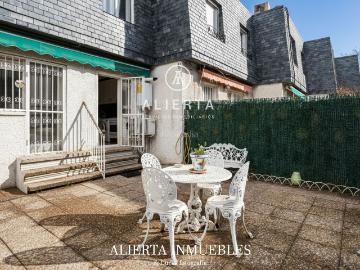 Chalet en venta en Zaragoza, Salvador Allende. Calle Somport Actur. Chalets.