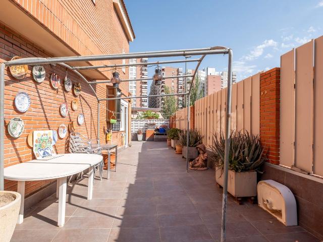Chalet en venta en Zaragoza, Ruiseñores. Adosado en venta en Ruiseñores, Urbanización Las Adelfas. Chalets.