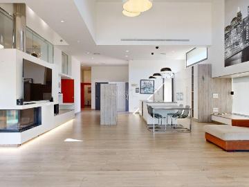 Chalet en venta en Zaragoza, Valdespartera. EXCLUSIVIDAD, LUJO Y CONFORT EN UNA SOLA PLANTA EN LA FUENTE DE LA JUNQUERA CON PISCINA. Chalets.