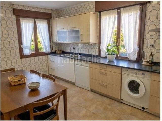Chalet en venta en Zaratamo. Precioso Chalet De 5 Dorm. y 3 Baños Con Terreno De 250m2 En Zaratamo. Chalets.