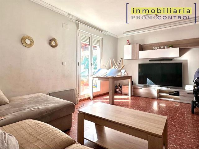 Chalet en venta en Zuera. Chalet adosado en venta en calle Fueros de Aragón, 23. Chalets.