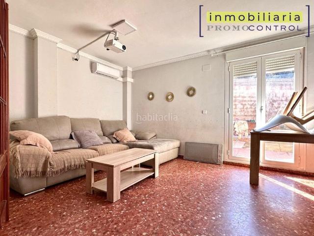 Chalet en venta en Zuera. Chalet adosado en venta en calle Fueros de Aragón, 23. Chalets.