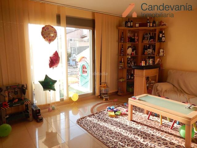 Chalet en venta en Zuera. Chalets.