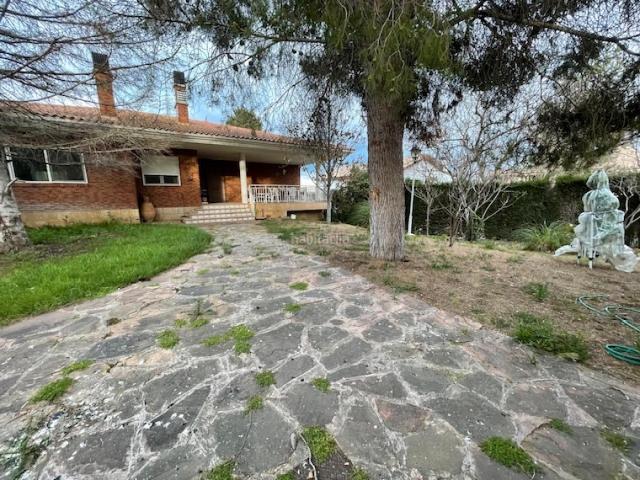 Chalet en venta en Zuera. Venta de Magnífico Chalet en Urbanización Las Lomas del Gállego. Chalets.
