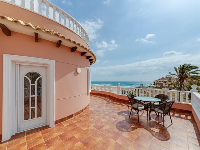 Chalet en venta. ORIHUELA COSTA