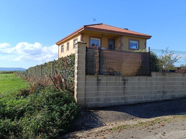Chalet en venta. LALíN