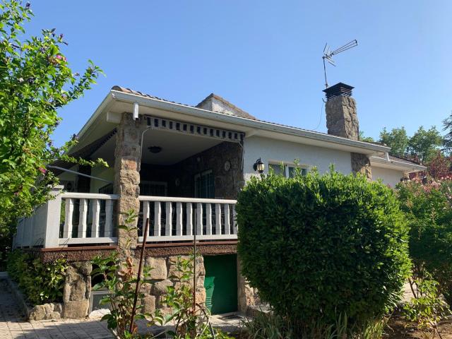 CHALET INDEPENDIENTE EN URBANIZACION LOS ENDRINALES, MIRAFLORES DE LA SIERRA
