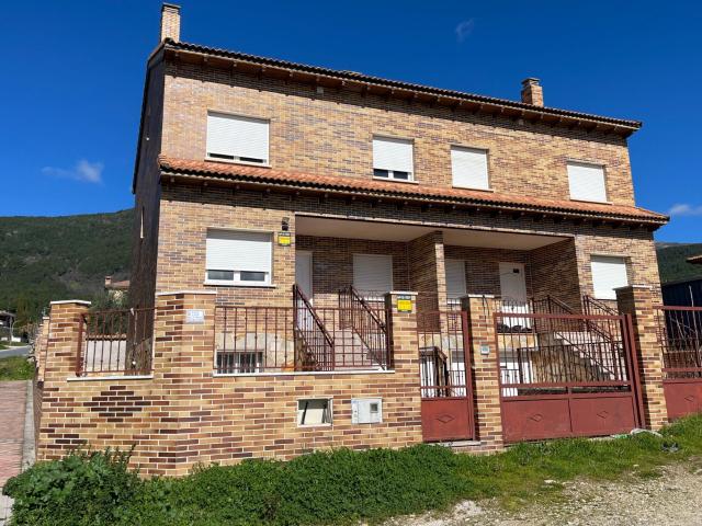 Chalet en venta. SOTILLO DE LA ADRADA