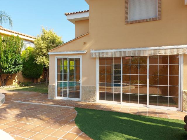Chalet en venta. PUEBLA DE VALLBONA