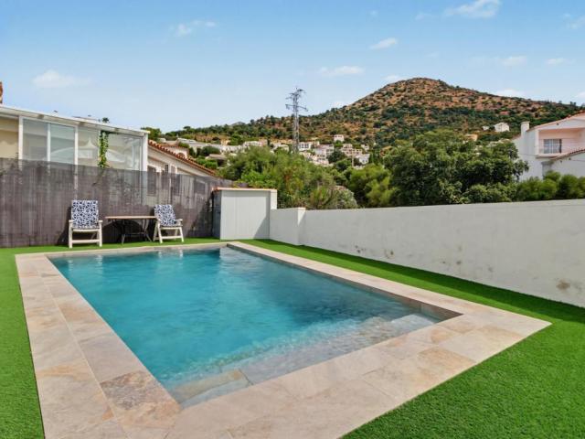 Chalet en venta. ROSES