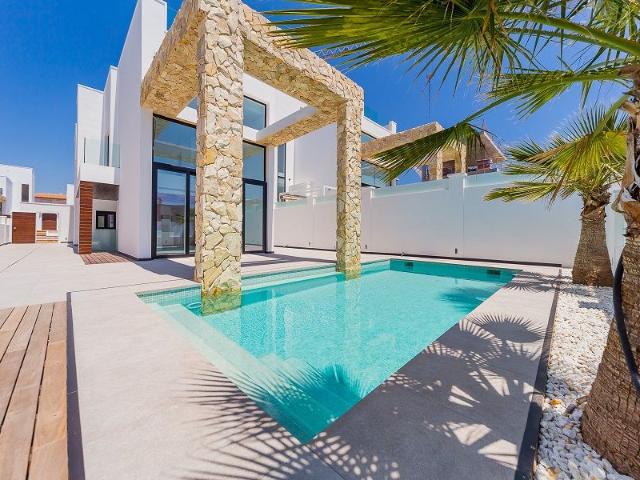 Chalet en venta. TORREVIEJA