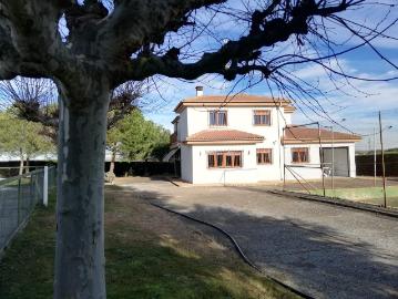 Chalet en venta. Villares de la Reina