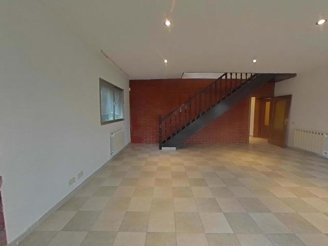Chalet en Venturada Madrid: 184m², Jardín, Terraza y Chimenea