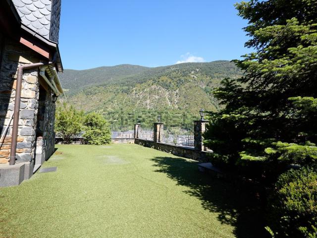 Chalet, Encamp