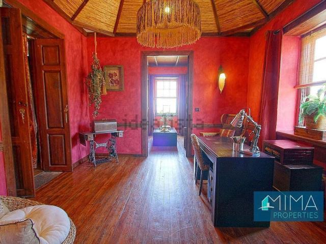 Chalet, El Paso