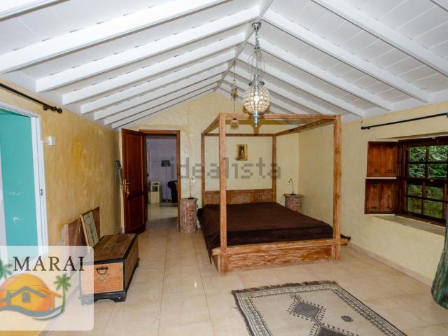 Chalet, El Paso