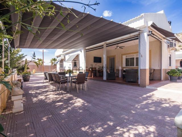 Chalet, Elche de la Sierra