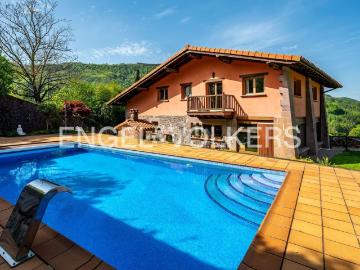 Chalet, Elduain