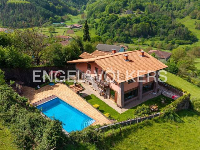 Chalet, Elduain
