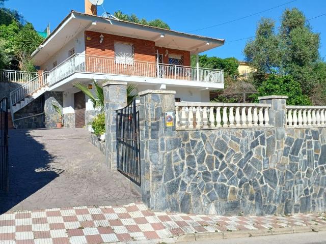 Chalet, Els Hostalets de Pierola