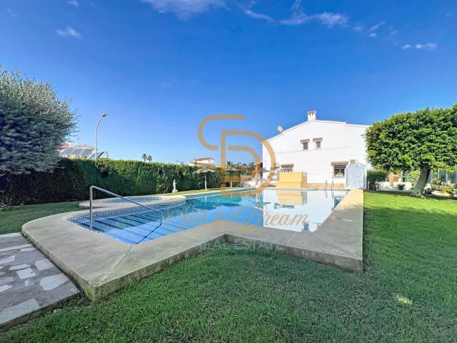 Chalet, Els Poblets