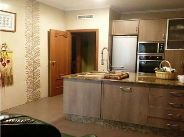 chalet estupendo,con todos los servicios a mano.estupendo para entrar a vivir,amueblado