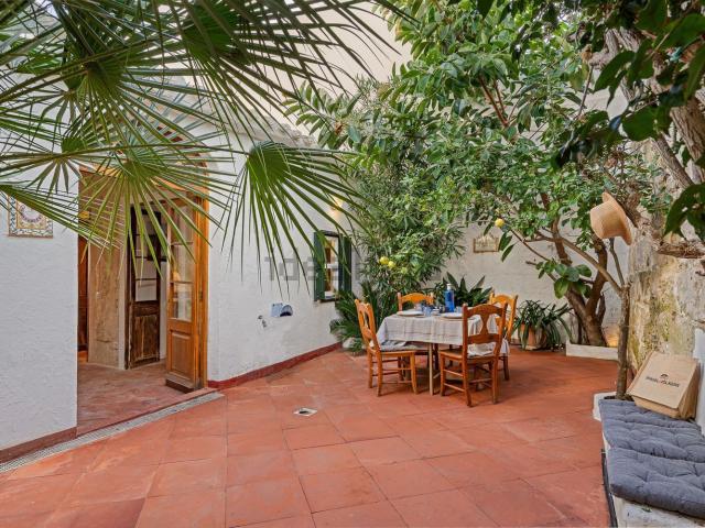 Chalet, Es Castell