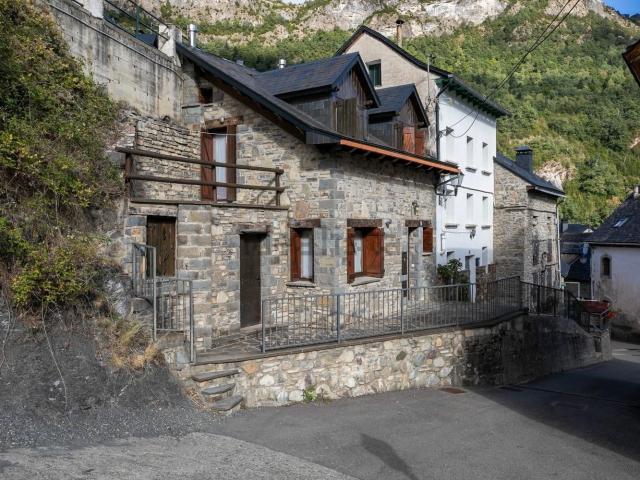 Chalet, Escarrilla