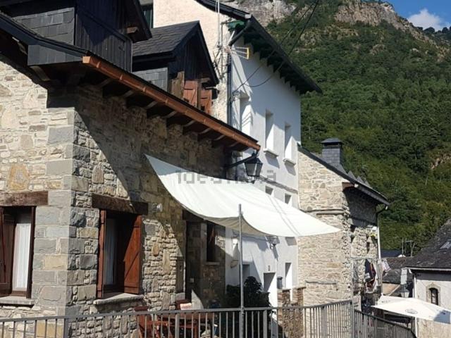 Chalet, Escarrilla