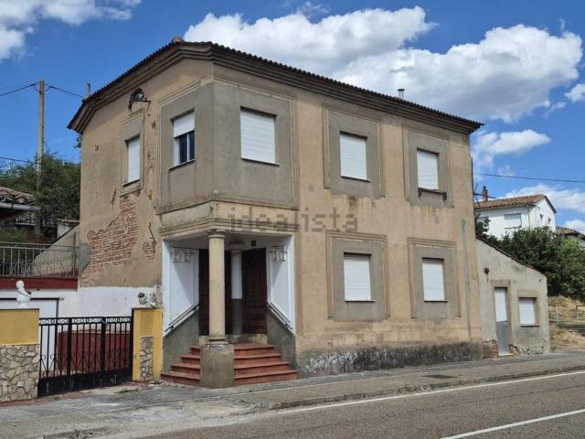 Chalet, Espadañedo