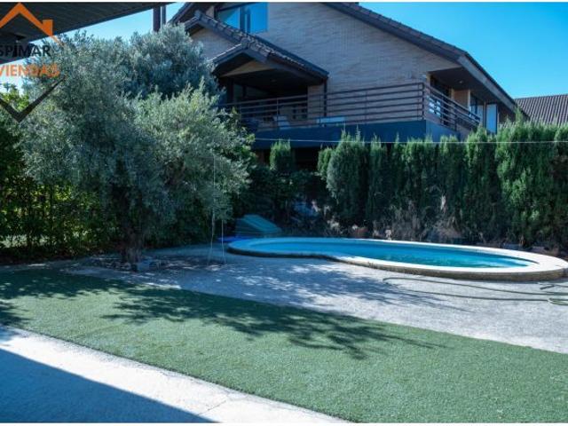 Chalet Espectacular con Jardín, Piscina y Terrazas en Villanueva de Gállego