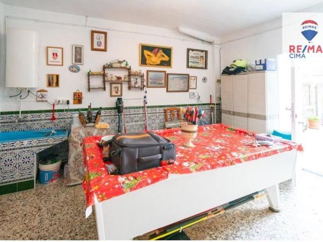 Chalet exclusivo con piscina y parcela de 472 m2 – Vive el lujo y la comodidad