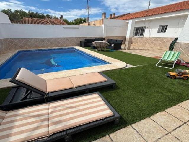 CHALET EXCLUSIVO EN MIRANDA CON PISCINA PRIVADA