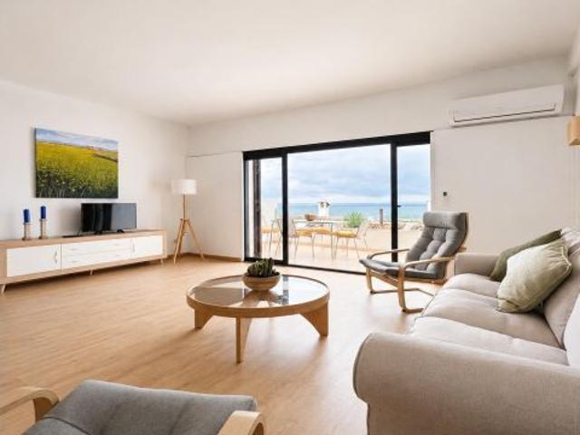 Chalet exclusivo en alquiler de temporada en Torrenova, en primera línea de mar