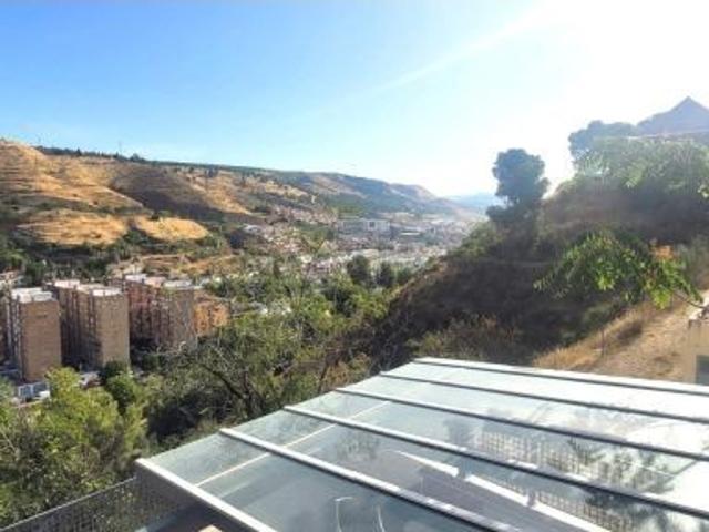CHALET EXCLUSIVO EN GRANADA CAPITAL ¡FANTÁSTICAS VISTAS!