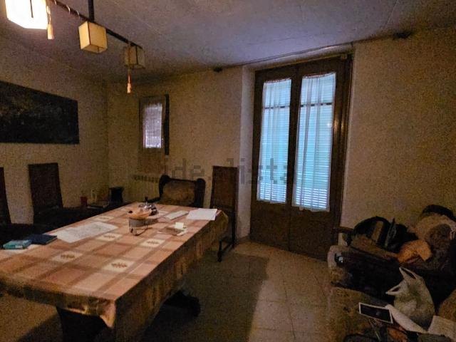 Chalet, Falset